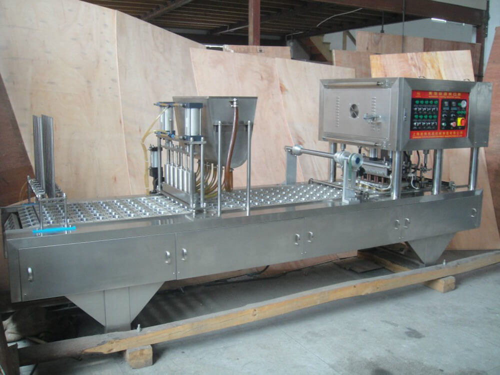 Cup filling machine